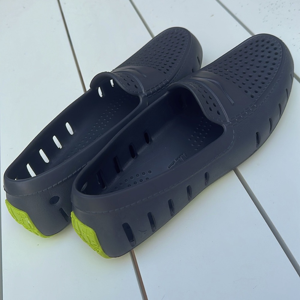 FLOAFERS // grey + lime // 11